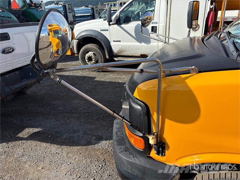 GMC Savana G4500 4x2 13-Seat School Bus Mikroautobusai