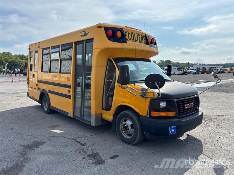 GMC Savana G4500 4x2 12-Seat School Bus Mikroautobusai