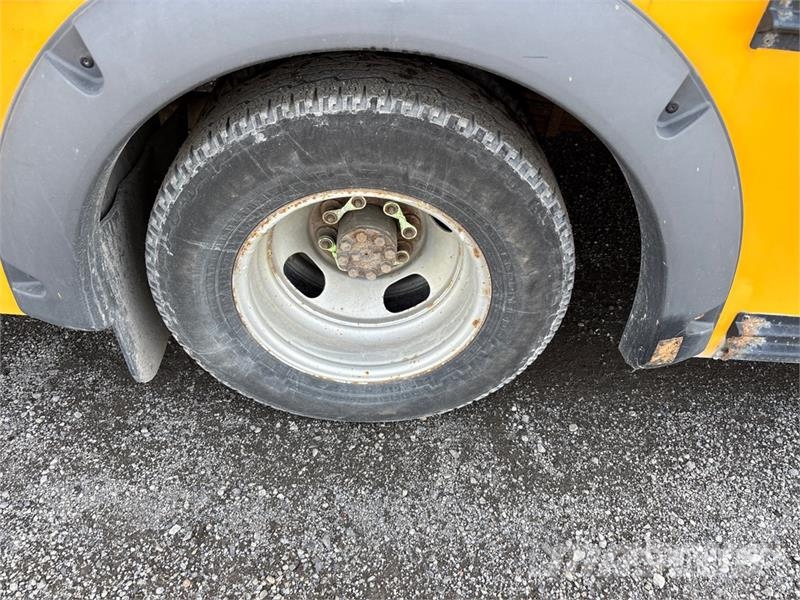 GMC Savana G4500 4x2 12-Seat School Bus Mikroautobusai