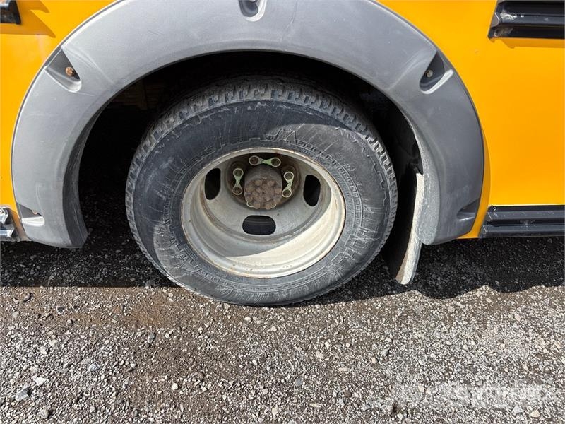 GMC Savana G4500 4x2 12-Seat School Bus Mikroautobusai