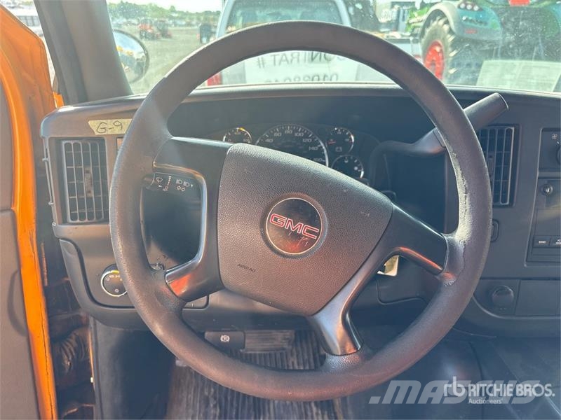 GMC Savana G4500 4x2 13-Seat School Bus Mikroautobusai