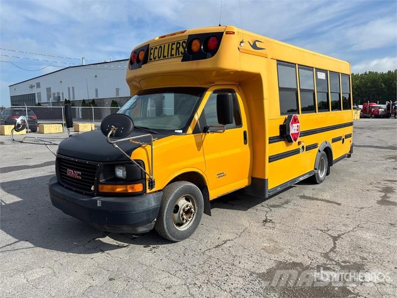 GMC Savana G4500 4x2 12-Seat School Bus Mikroautobusai