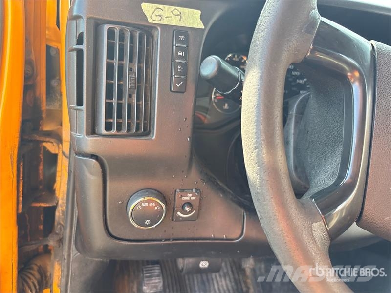 GMC Savana G4500 4x2 13-Seat School Bus Mikroautobusai