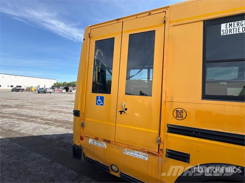 GMC Savana G4500 4x2 13-Seat School Bus Mikroautobusai