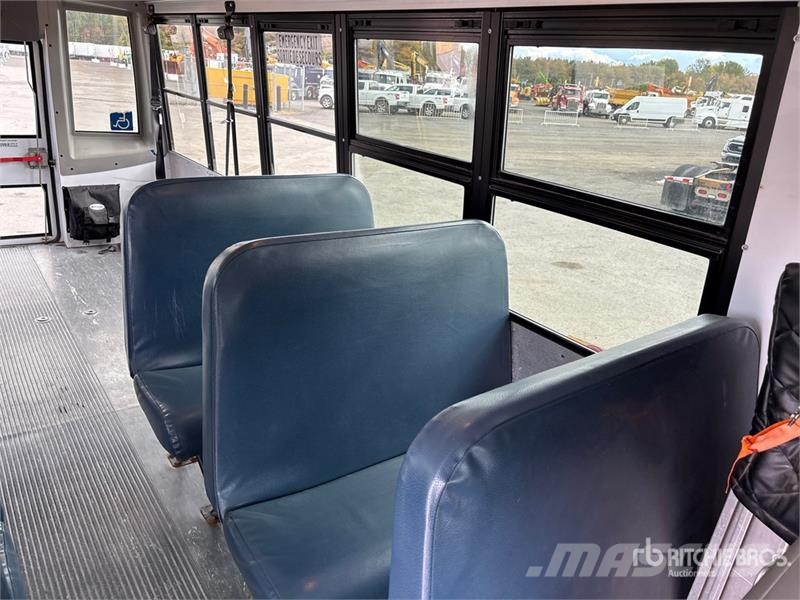 GMC Savana G4500 4x2 19-Seat School Bus Mini autobusi