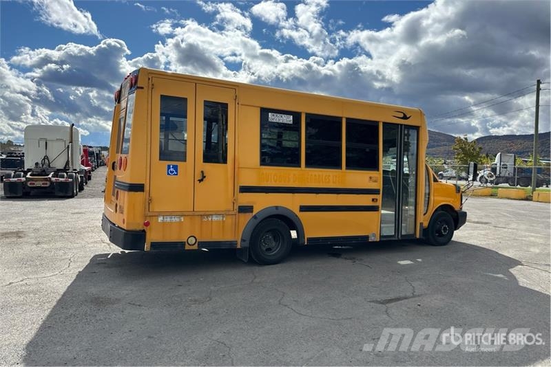 GMC Savana G4500 4x2 19-Seat School Bus Mini autobusi