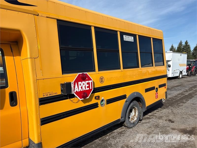 GMC Savana G4500 4x2 13-Seat School Bus Mikroautobusai