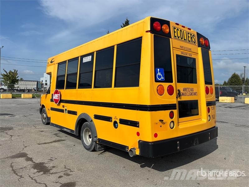 GMC Savana G4500 4x2 12-Seat School Bus Mikroautobusai