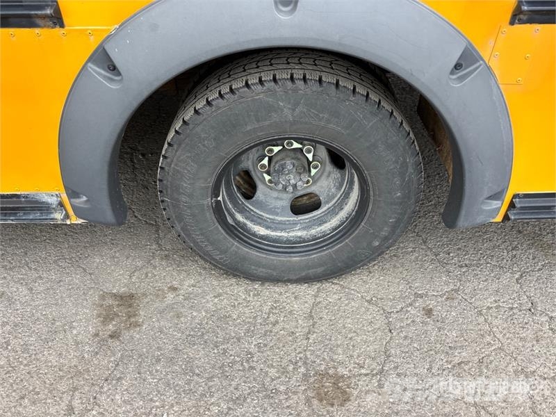 GMC Savana G4500 4x2 19-Seat School Bus Mini autobusi