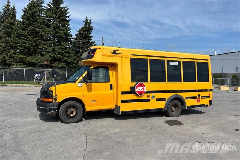 GMC Savana G4500 4x2 31-Seat School Bus Mikroautobusai