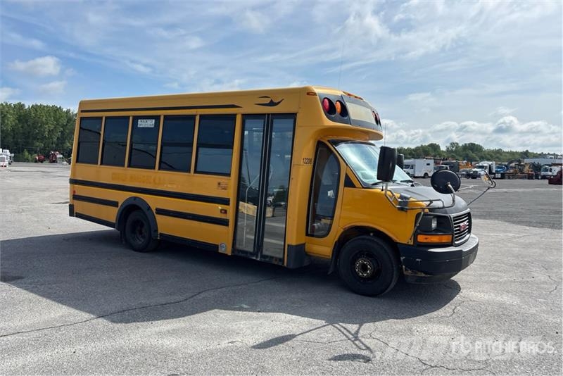 GMC Savana G4500 4x2 31-Seat School Bus Mikroautobusai