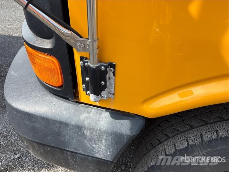 GMC Savana G4500 4x2 36-Seat School Bus Mikroautobusai