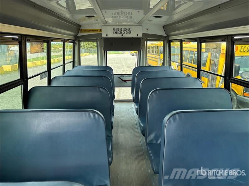 GMC Savana G4500 4x2 31-Seat School Bus Mikroautobusai