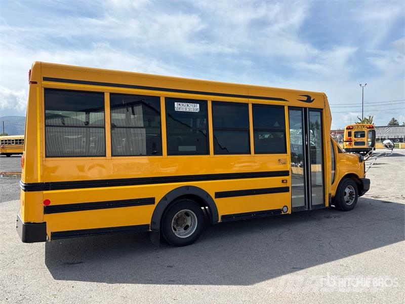 GMC Savana G4500 4x2 36-Seat School Bus Mikroautobusai