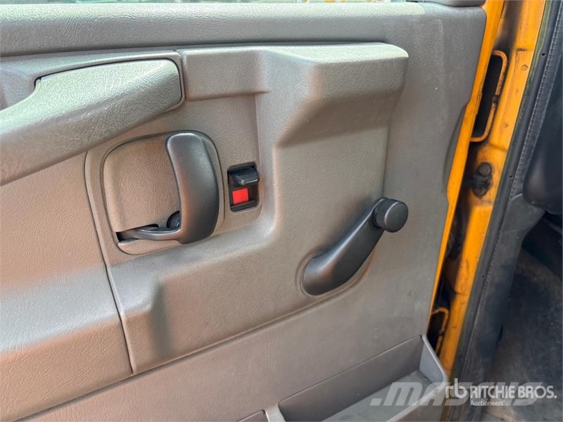 GMC Savana G4500 4x2 36-Seat School Bus Mikroautobusai