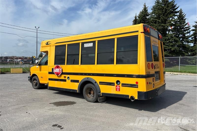 GMC Savana G4500 4x2 31-Seat School Bus Mikroautobusai