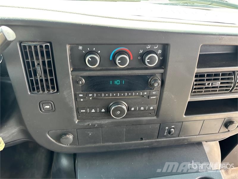 GMC Savana G4500 4x2 31-Seat School Bus Mikroautobusai