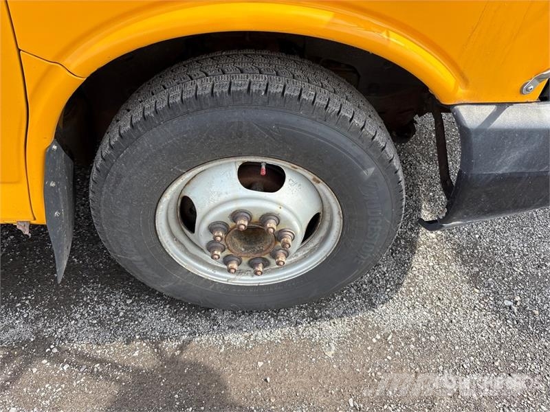 GMC Savana G4500 4x2 36-Seat School Bus Mikroautobusai