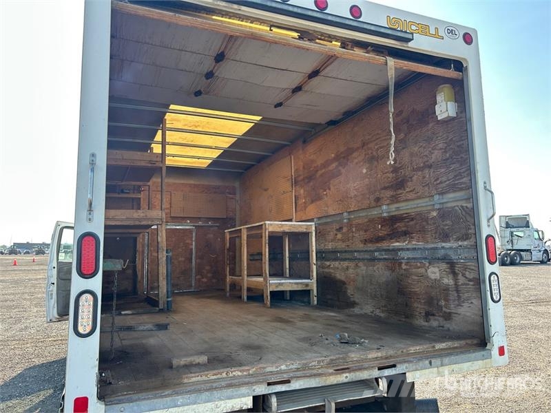 GMC Savana G4500 4x2 Van Truck Box trucks