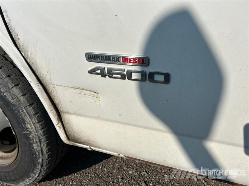 GMC Savana G4500 4x2 Van Truck Box trucks