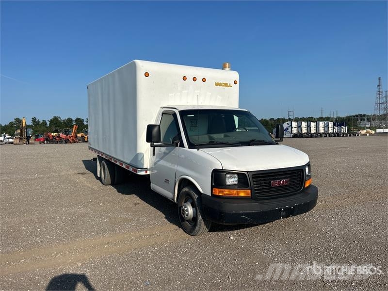 GMC Savana G4500 4x2 Van Truck Box trucks