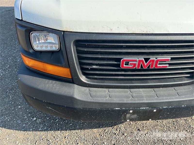 GMC Savana G4500 4x2 Van Truck Box trucks