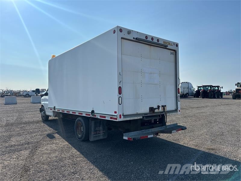 GMC Savana G4500 4x2 Van Truck Box trucks