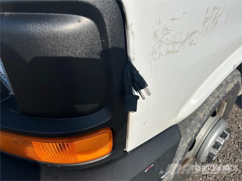 GMC Savana G4500 4x2 Van Truck Box trucks