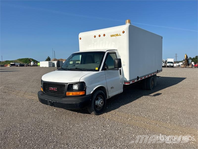 GMC Savana G4500 4x2 Van Truck Box trucks