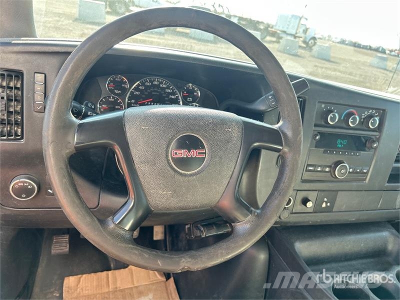 GMC Savana G4500 4x2 Van Truck Box trucks