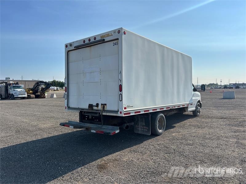 GMC Savana G4500 4x2 Van Truck Box trucks