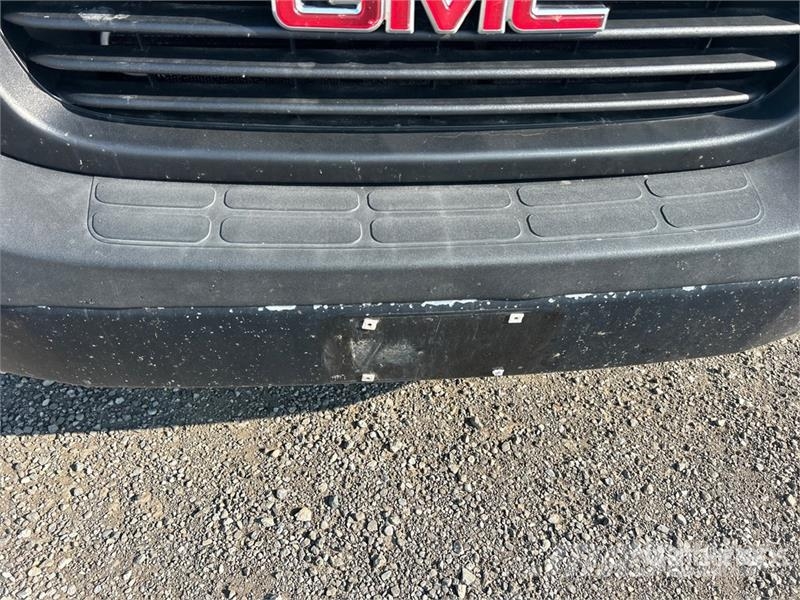 GMC Savana G4500 4x2 Van Truck Box trucks