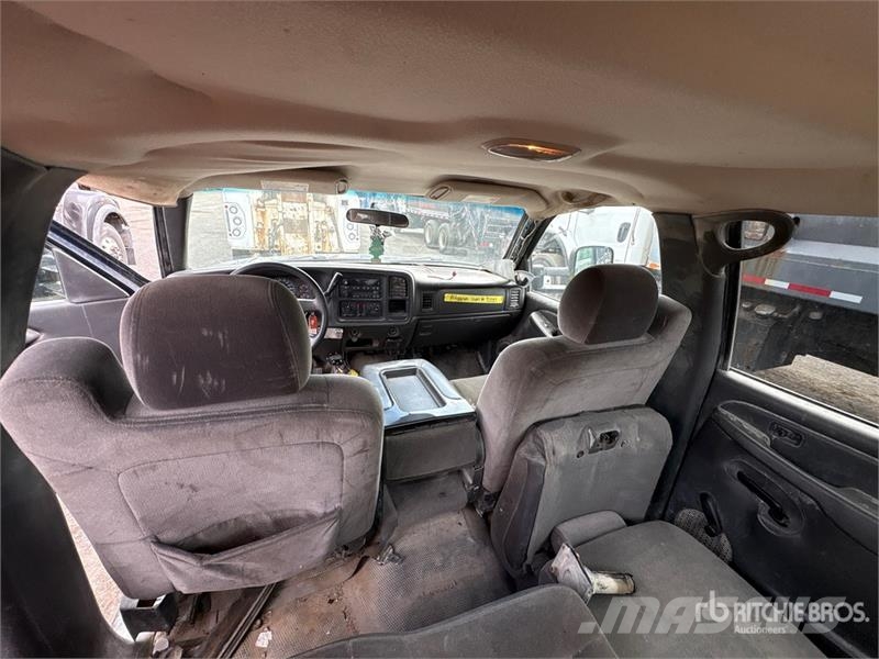 GMC Sierra 2500 4x4 Crew Cab Flatbed Truck Platós / Ponyvás teherautók