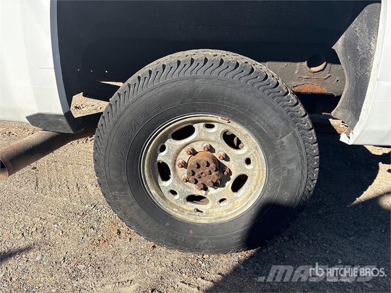GMC Sierra 2500HD Other