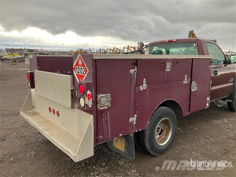 GMC Sierra 3500 SLE 4x2 Utility Truck شاحنات خفيفة/مفصلية الجوانب