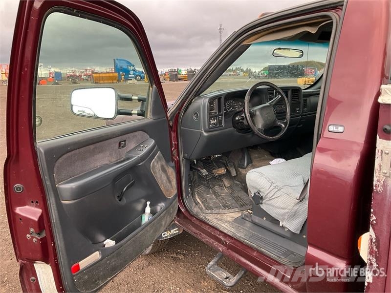GMC Sierra 3500 SLE 4x2 Utility Truck شاحنات خفيفة/مفصلية الجوانب