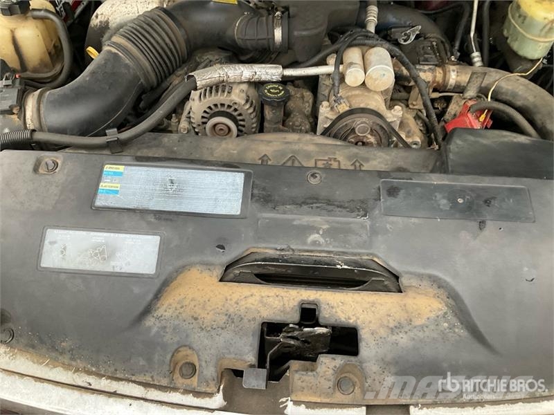 GMC Sierra 3500 SLE 4x2 Utility Truck شاحنات خفيفة/مفصلية الجوانب