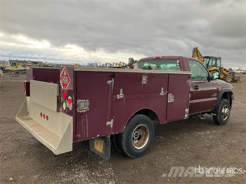 GMC Sierra 3500 SLE 4x2 Utility Truck شاحنات خفيفة/مفصلية الجوانب