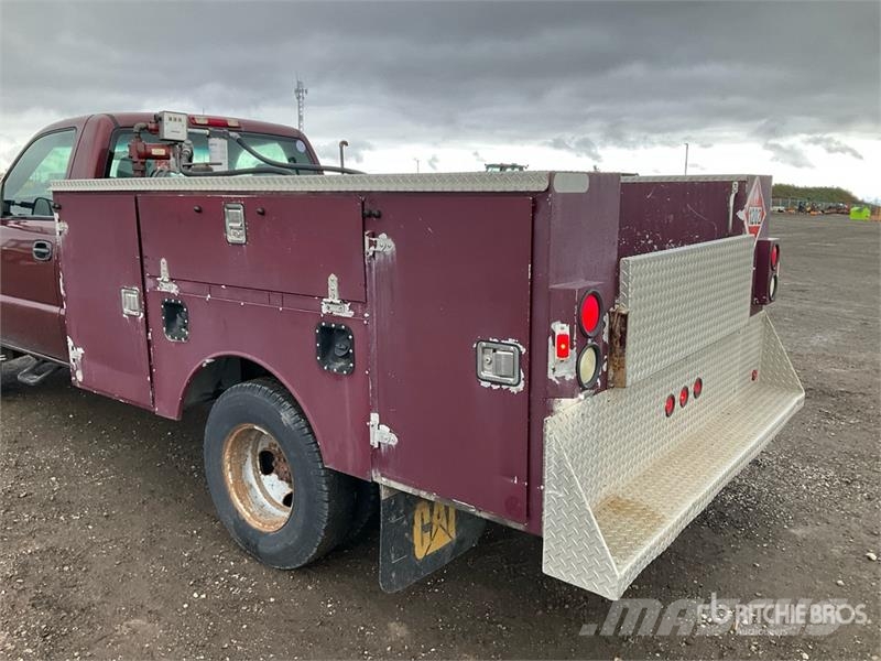 GMC Sierra 3500 SLE 4x2 Utility Truck شاحنات خفيفة/مفصلية الجوانب