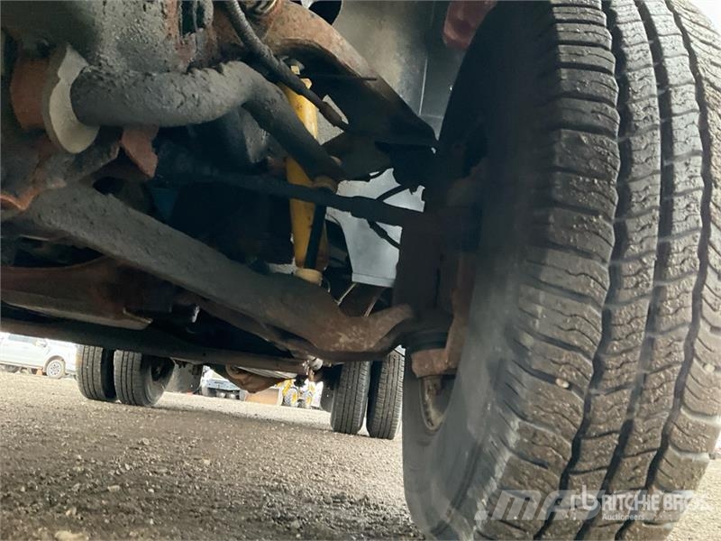 GMC Sierra 3500 SLE 4x2 Utility Truck شاحنات خفيفة/مفصلية الجوانب