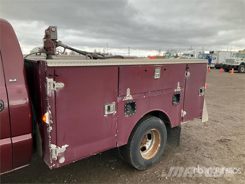 GMC Sierra 3500 SLE 4x2 Utility Truck شاحنات خفيفة/مفصلية الجوانب