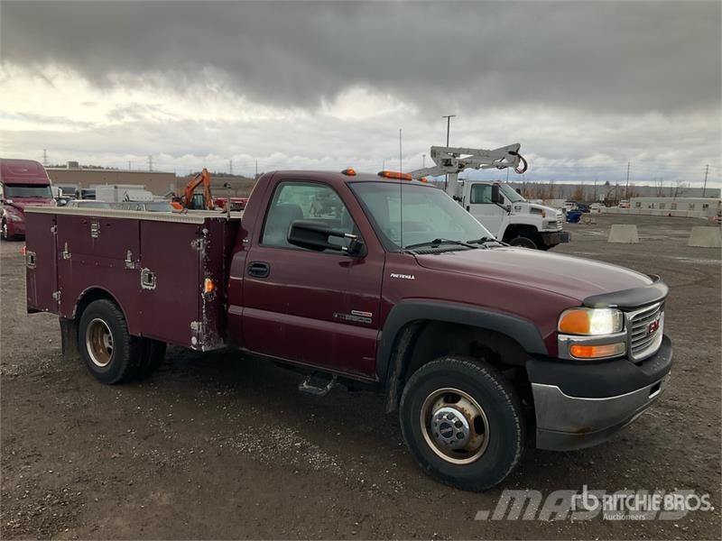 GMC Sierra 3500 SLE 4x2 Utility Truck شاحنات خفيفة/مفصلية الجوانب