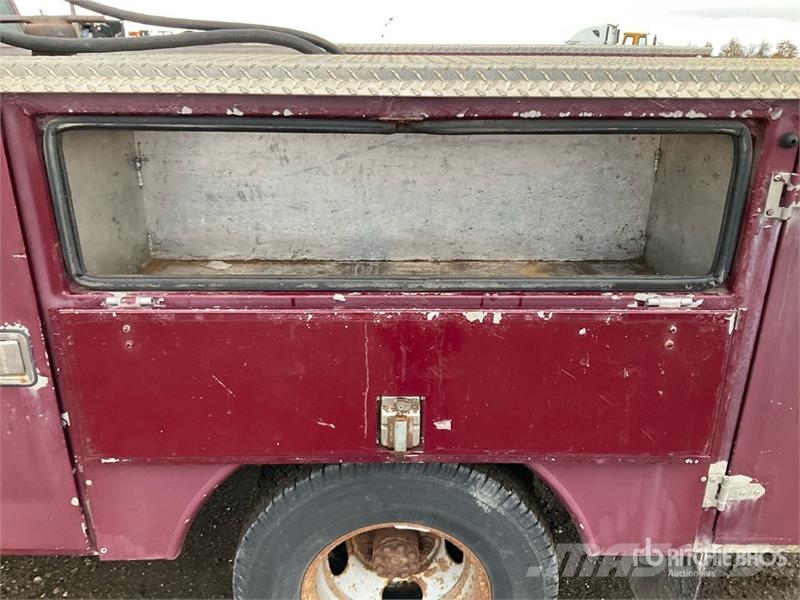 GMC Sierra 3500 SLE 4x2 Utility Truck شاحنات خفيفة/مفصلية الجوانب
