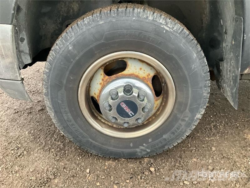 GMC Sierra 3500 SLE 4x2 Utility Truck شاحنات خفيفة/مفصلية الجوانب