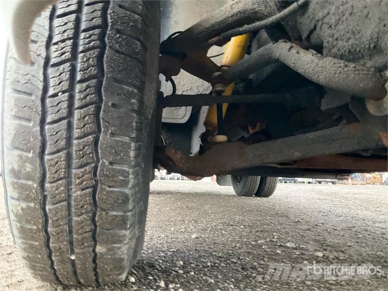 GMC Sierra 3500 SLE 4x2 Utility Truck شاحنات خفيفة/مفصلية الجوانب