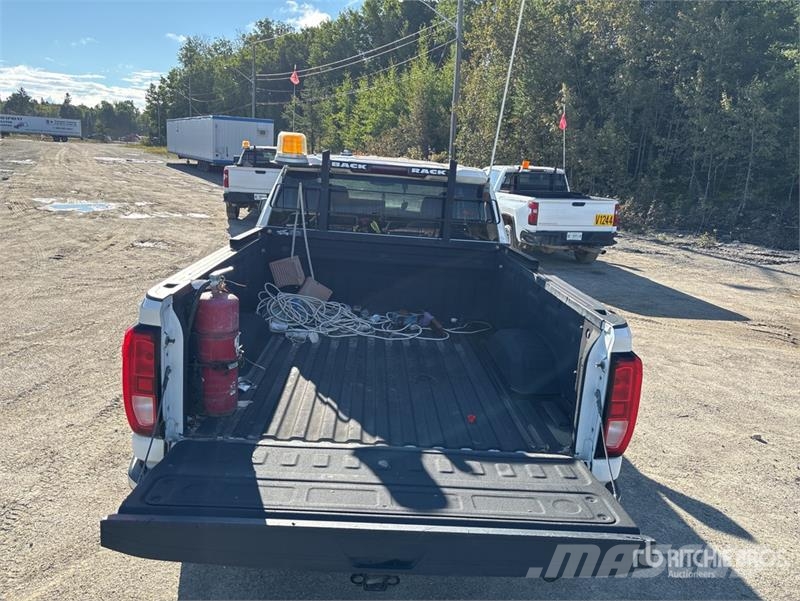GMC Sierra 3500HD 4x4 Crew Cab Pickup Ostalo