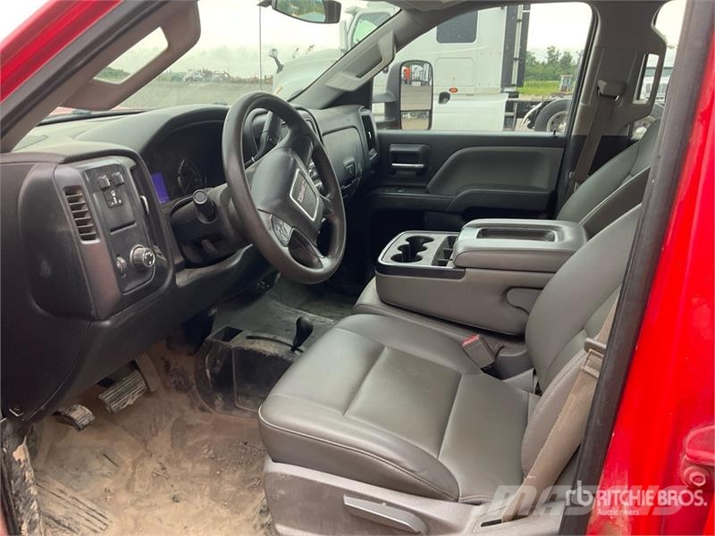 GMC Sierra 3500HD 4x4 Crew Cab Flatbed Truck Camiones plataforma