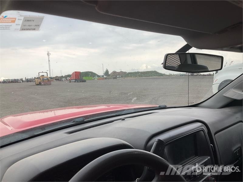 GMC Sierra 3500HD 4x4 Crew Cab Flatbed Truck Camiones plataforma