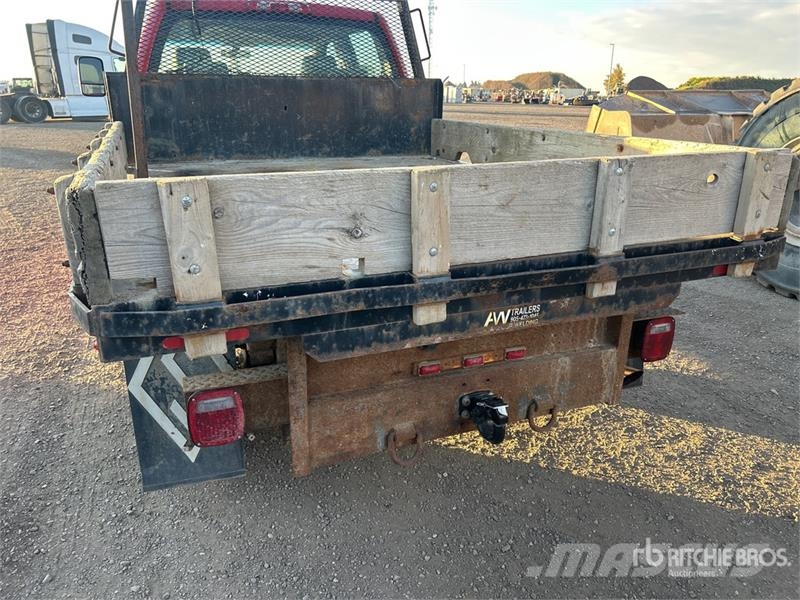 GMC Sierra 3500HD 4x4 Crew Cab Flatbed Truck Pritschenwagen/Pritschenwagen mit Seitenklappe