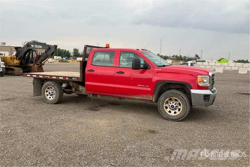 GMC Sierra 3500HD 4x4 Crew Cab Flatbed Truck Camiones plataforma